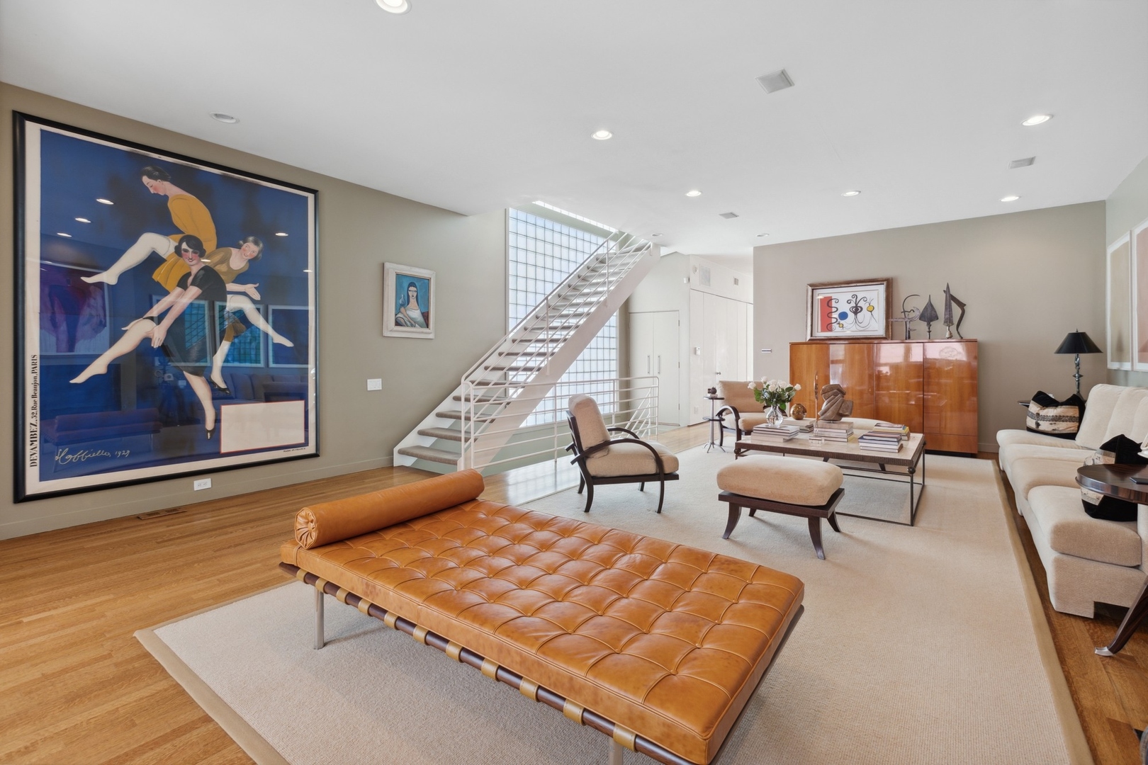 141 W SCHILLER Street