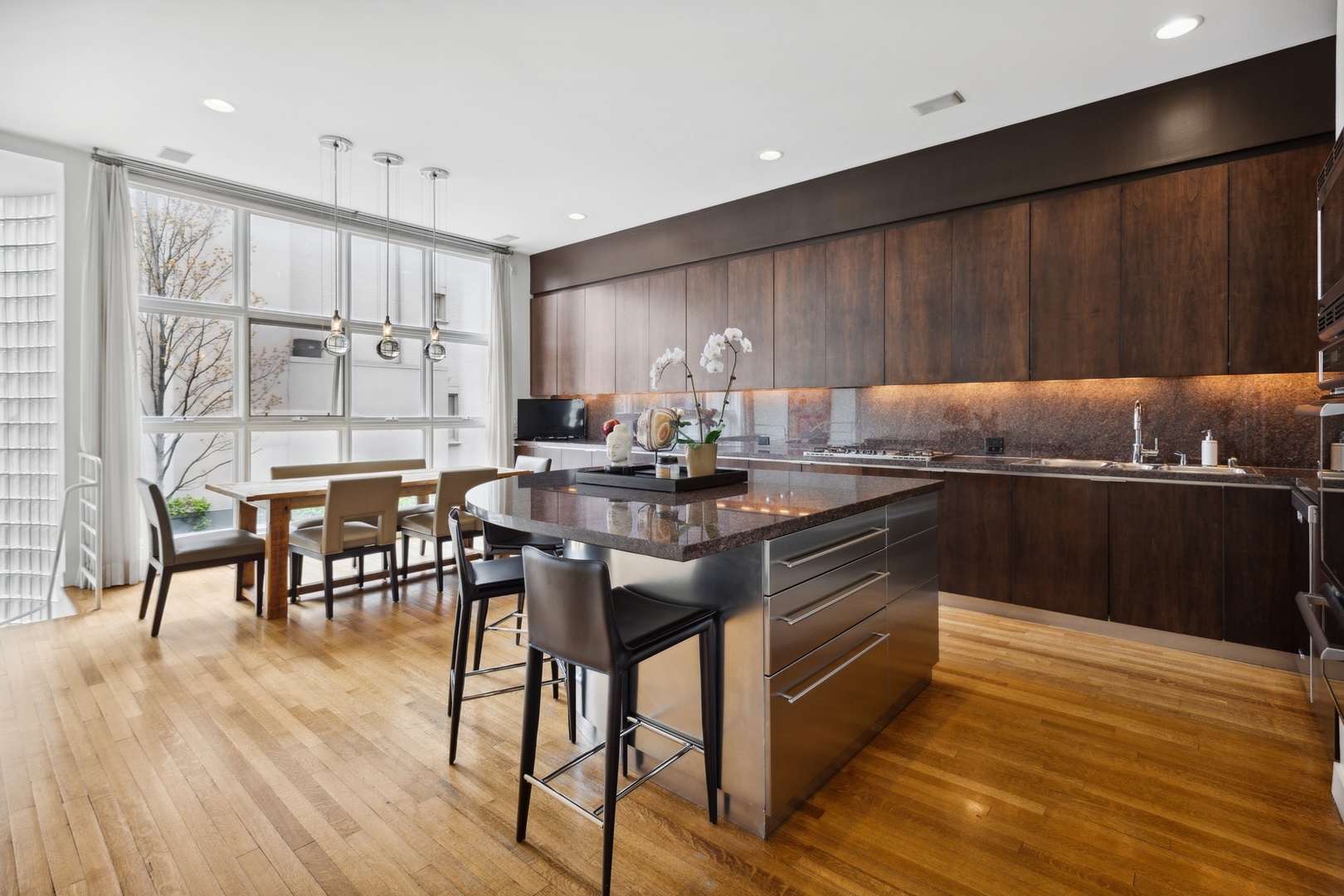 141 W SCHILLER Street