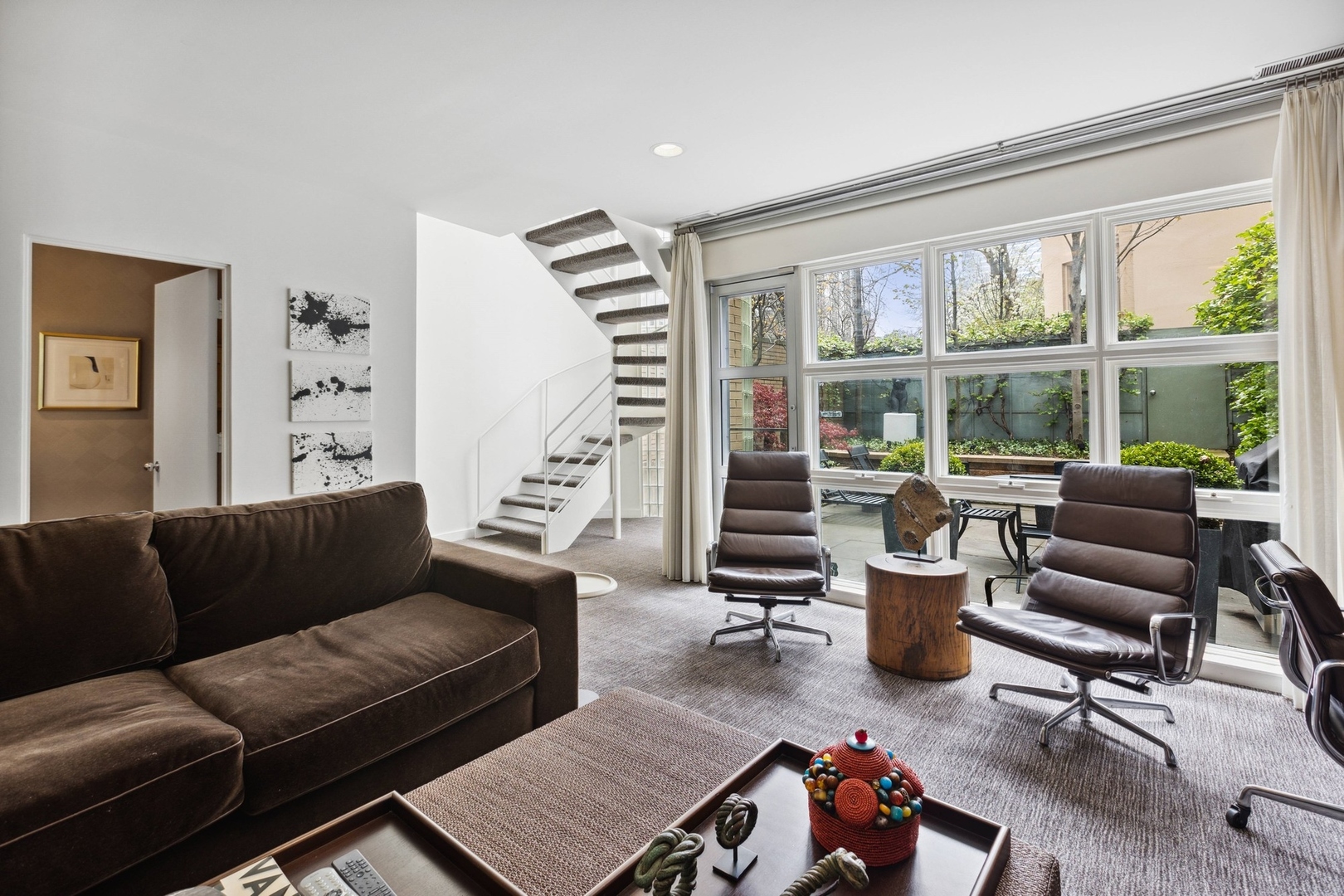 141 W SCHILLER Street