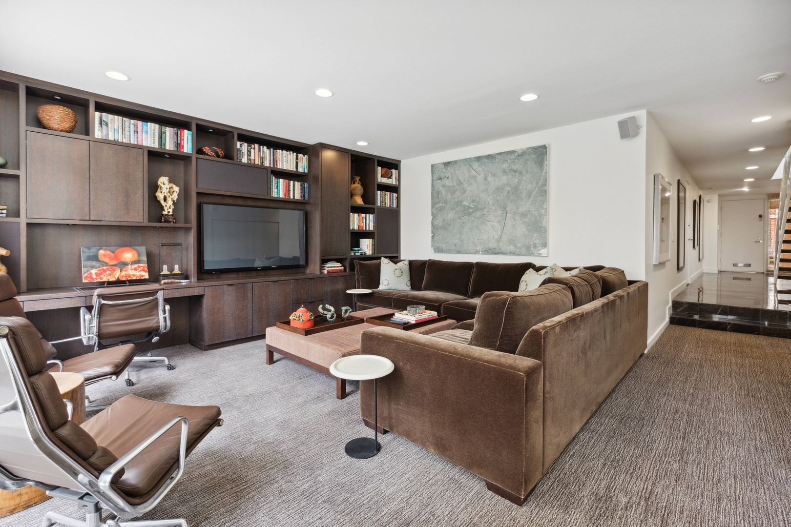 141 W SCHILLER Street