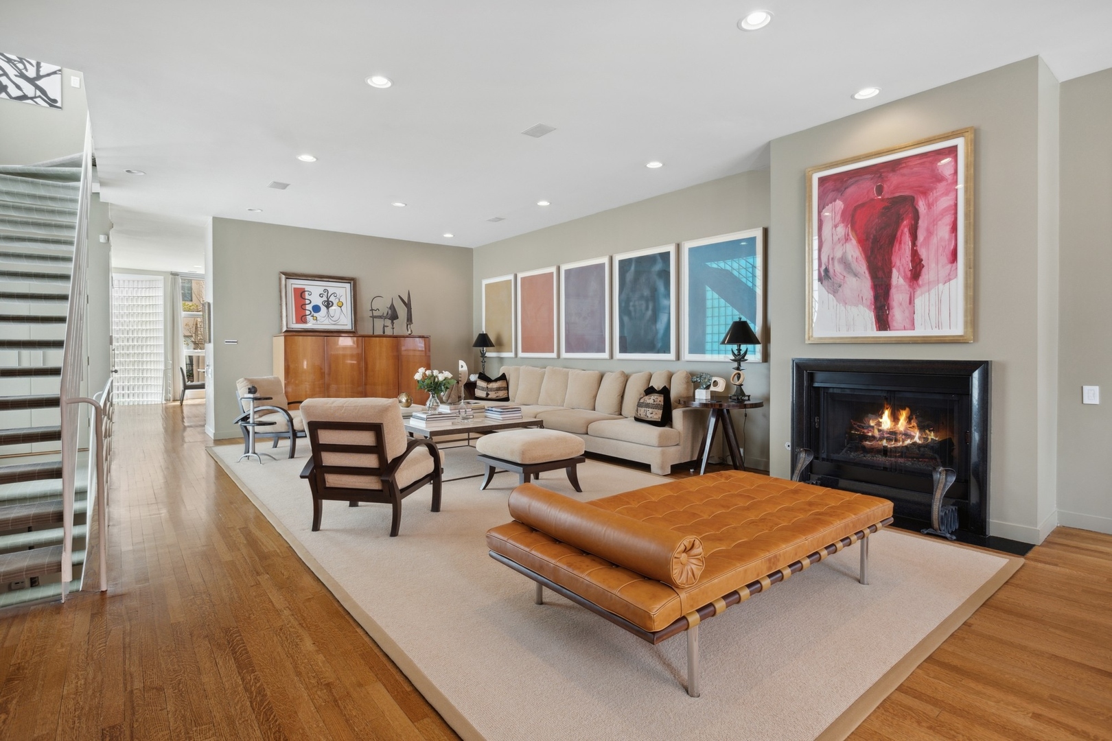 141 W SCHILLER Street