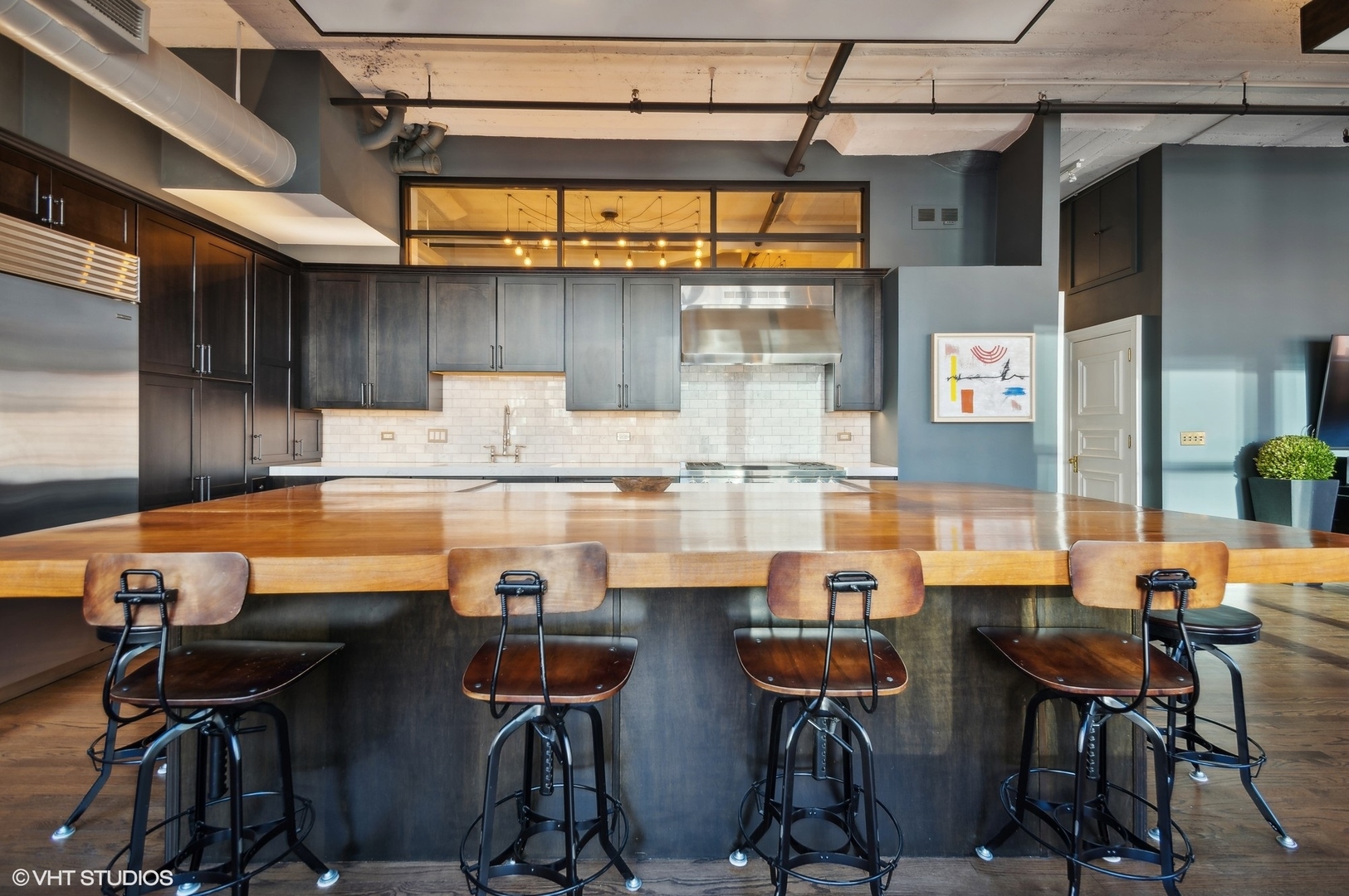 333 W HUBBARD Street Unit: 610