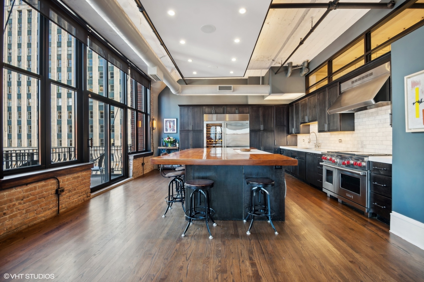 333 W HUBBARD Street Unit: 610