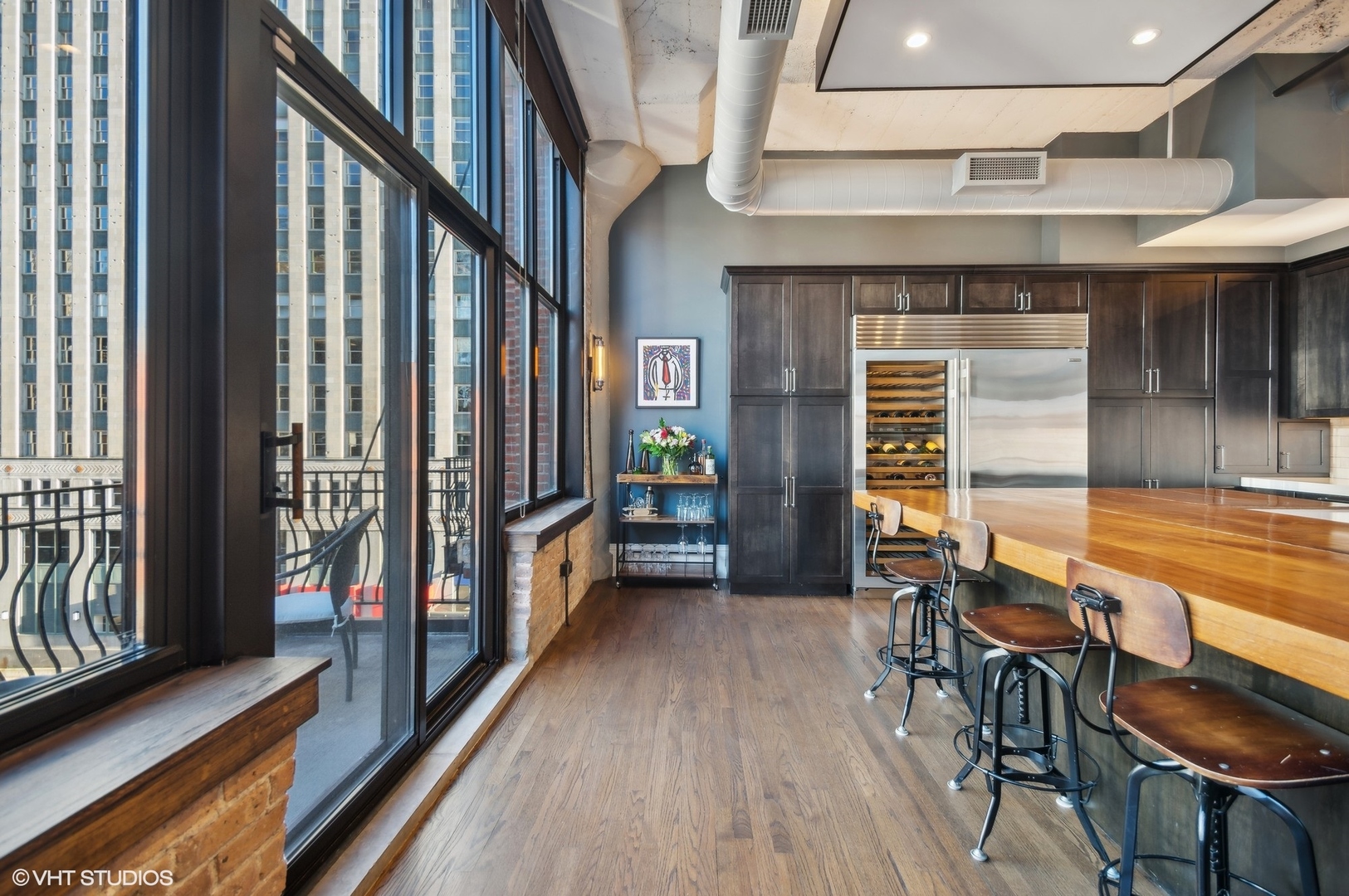 333 W HUBBARD Street Unit: 610