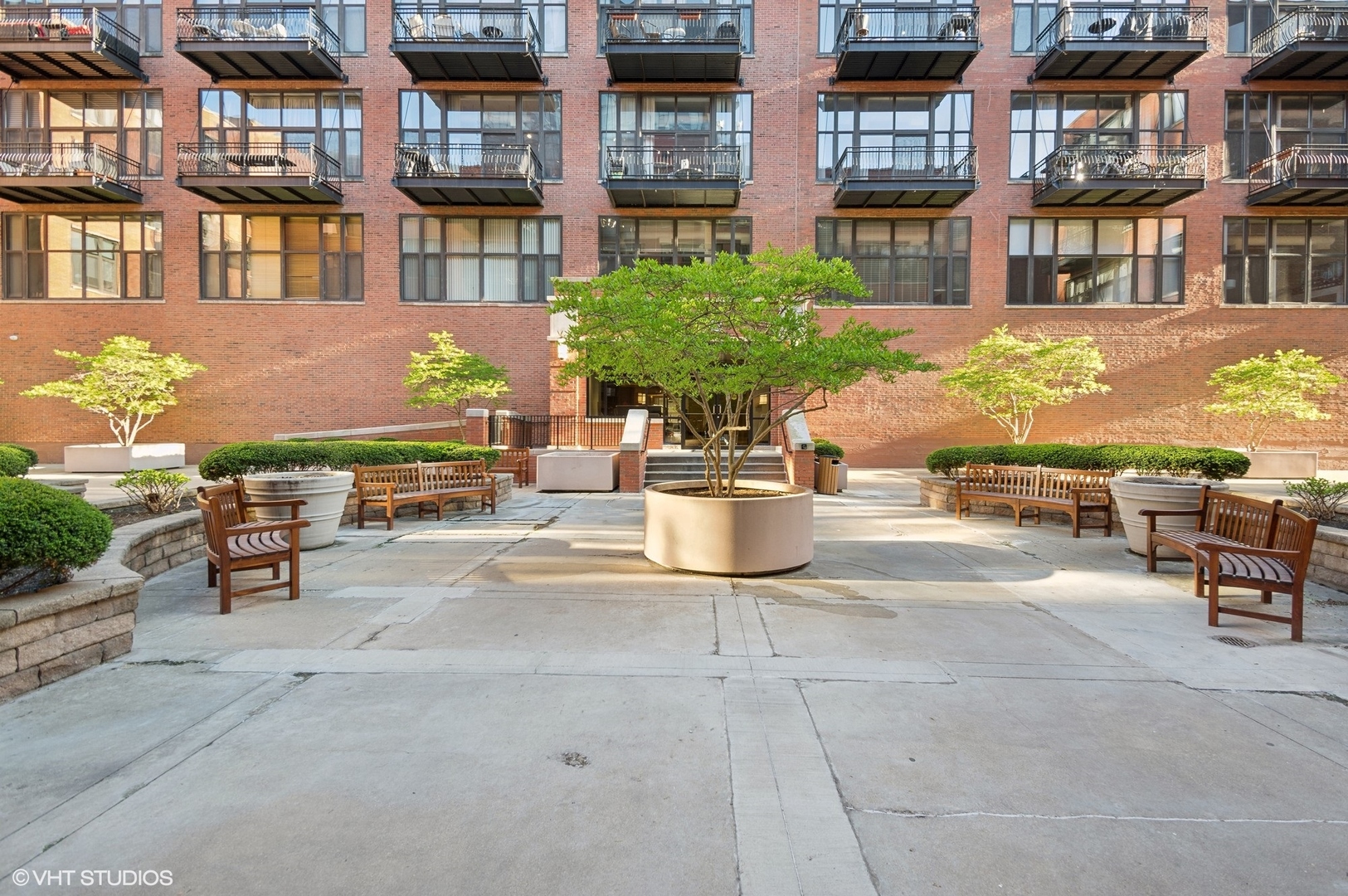 333 W HUBBARD Street Unit: 610