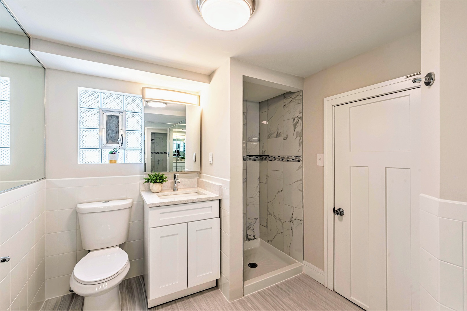 1235 W Barry Avenue Unit: 2
