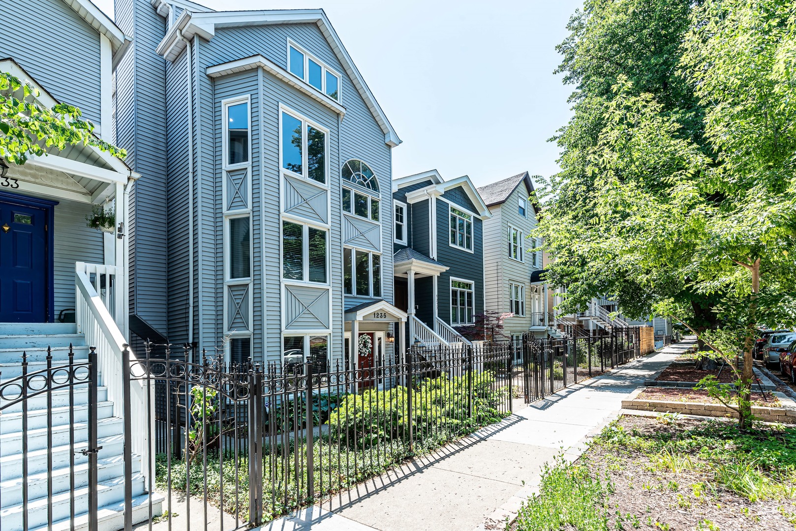 1235 W Barry Avenue Unit: 2