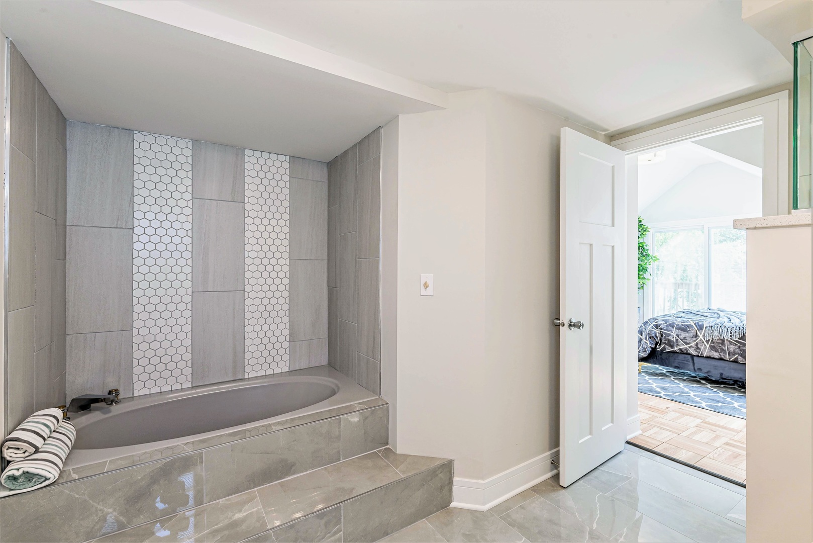 1235 W Barry Avenue Unit: 2