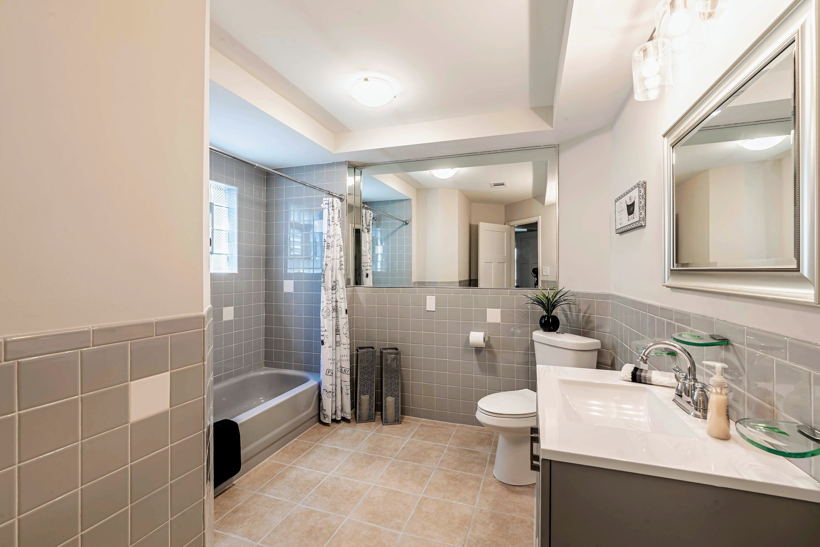 1235 W Barry Avenue Unit: 2