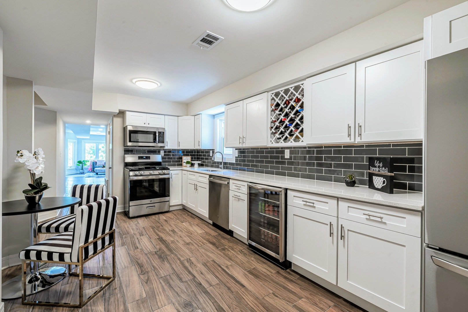 1235 W Barry Avenue Unit: 2