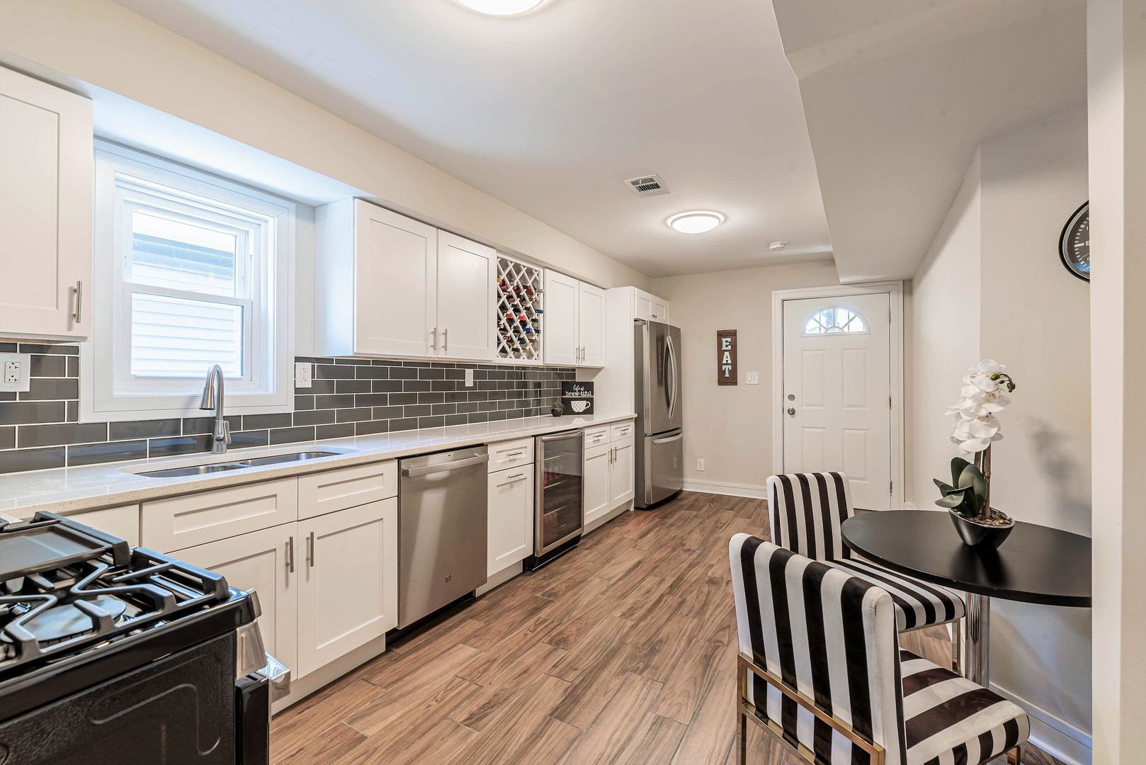 1235 W Barry Avenue Unit: 2