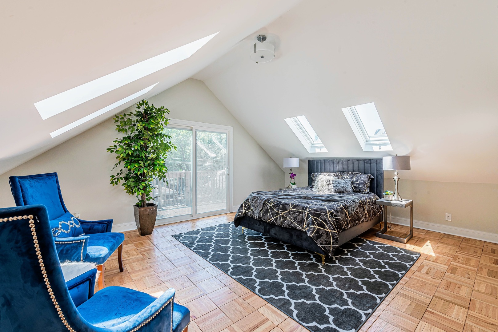 1235 W Barry Avenue Unit: 2