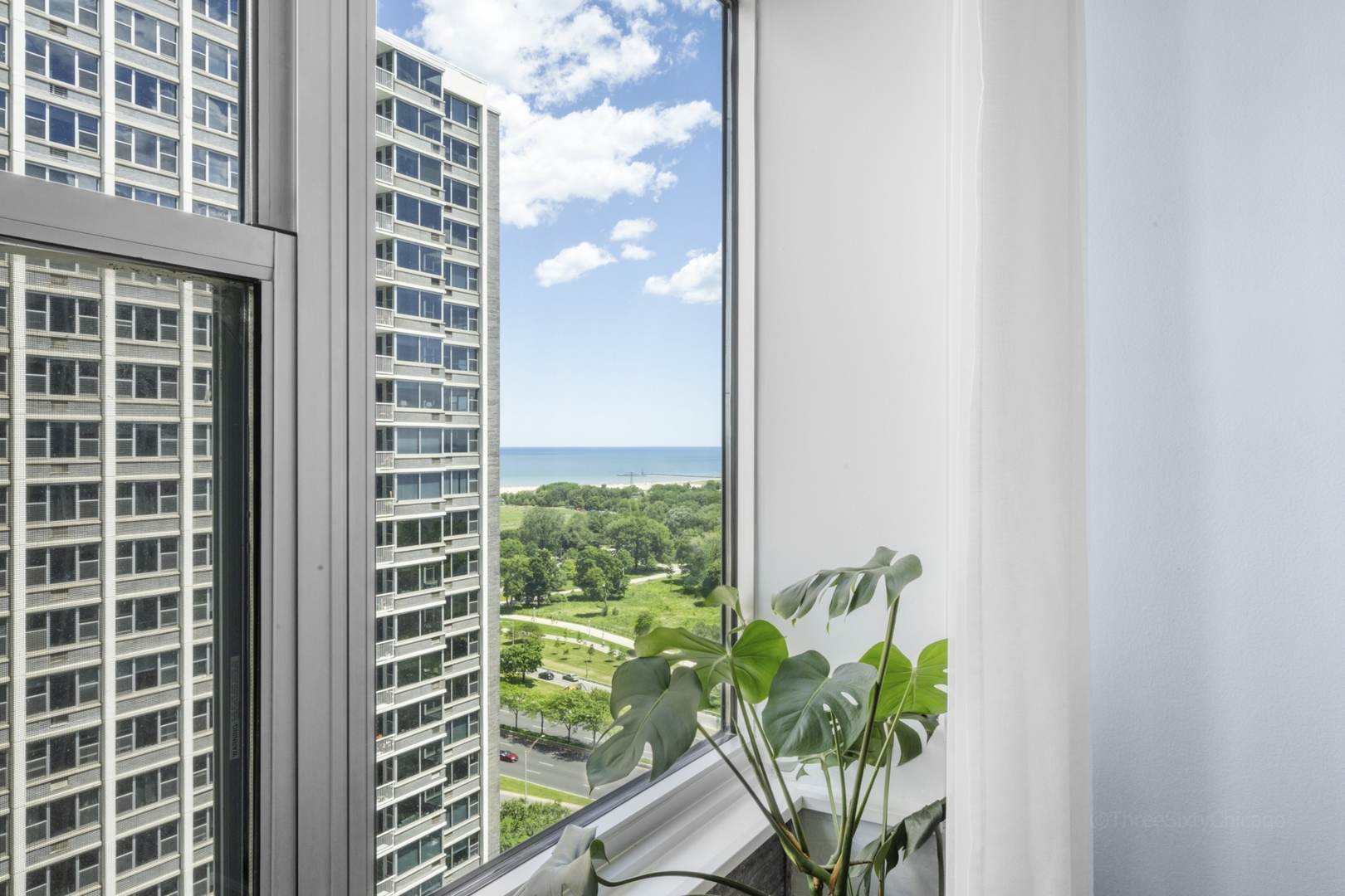 4250 N MARINE Drive Unit: 2113