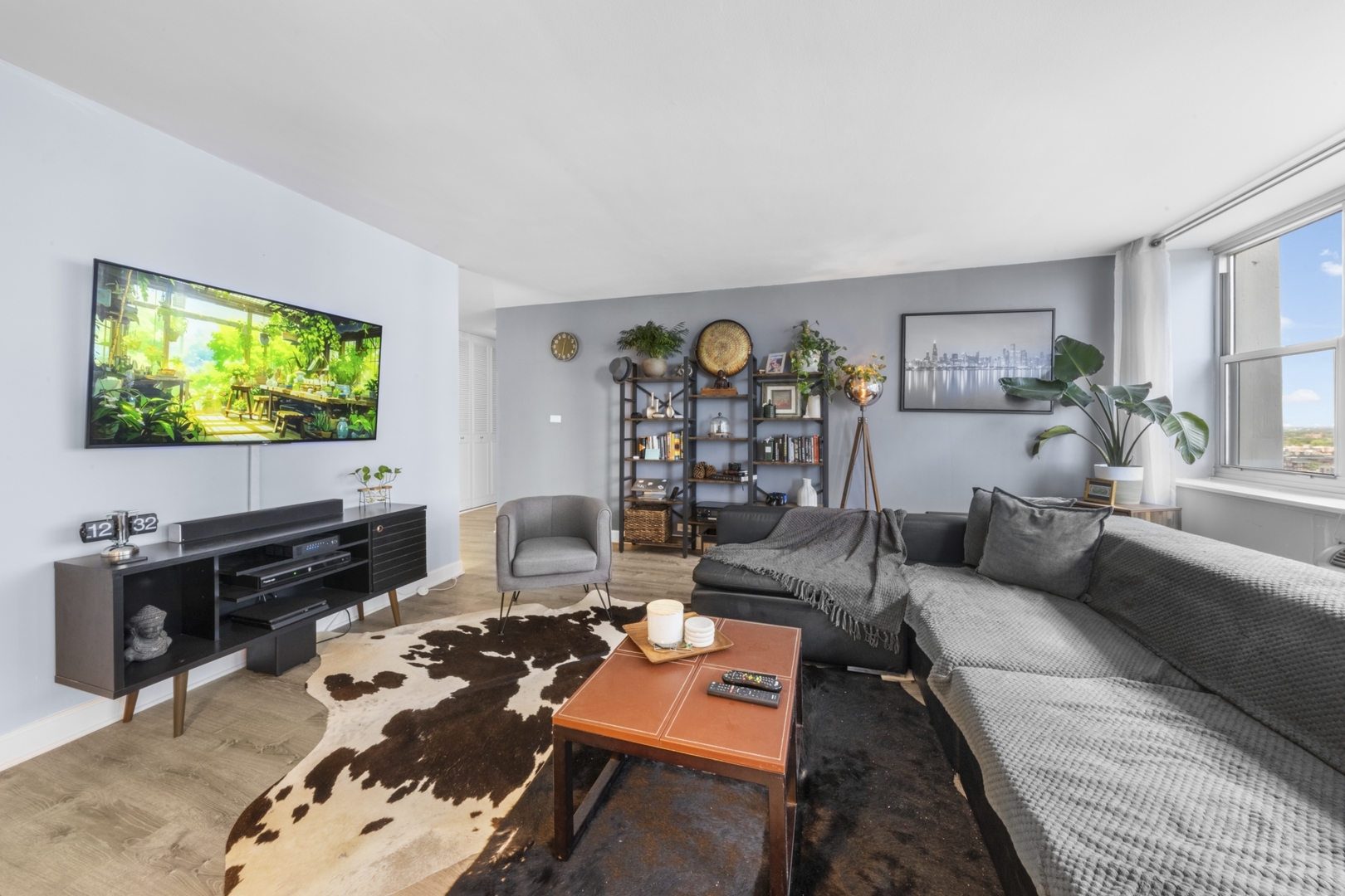 4250 N MARINE Drive Unit: 2113