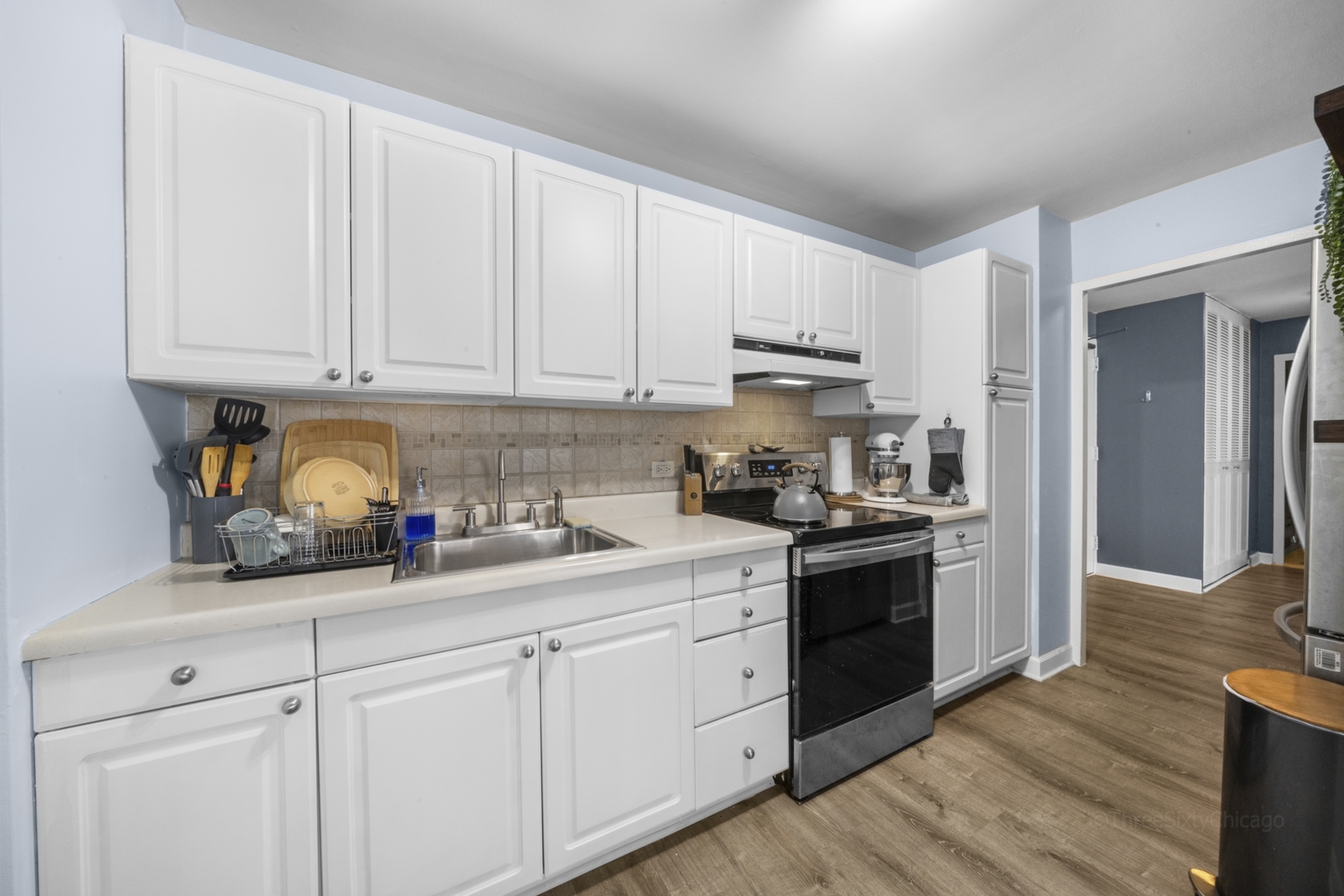 4250 N MARINE Drive Unit: 2113
