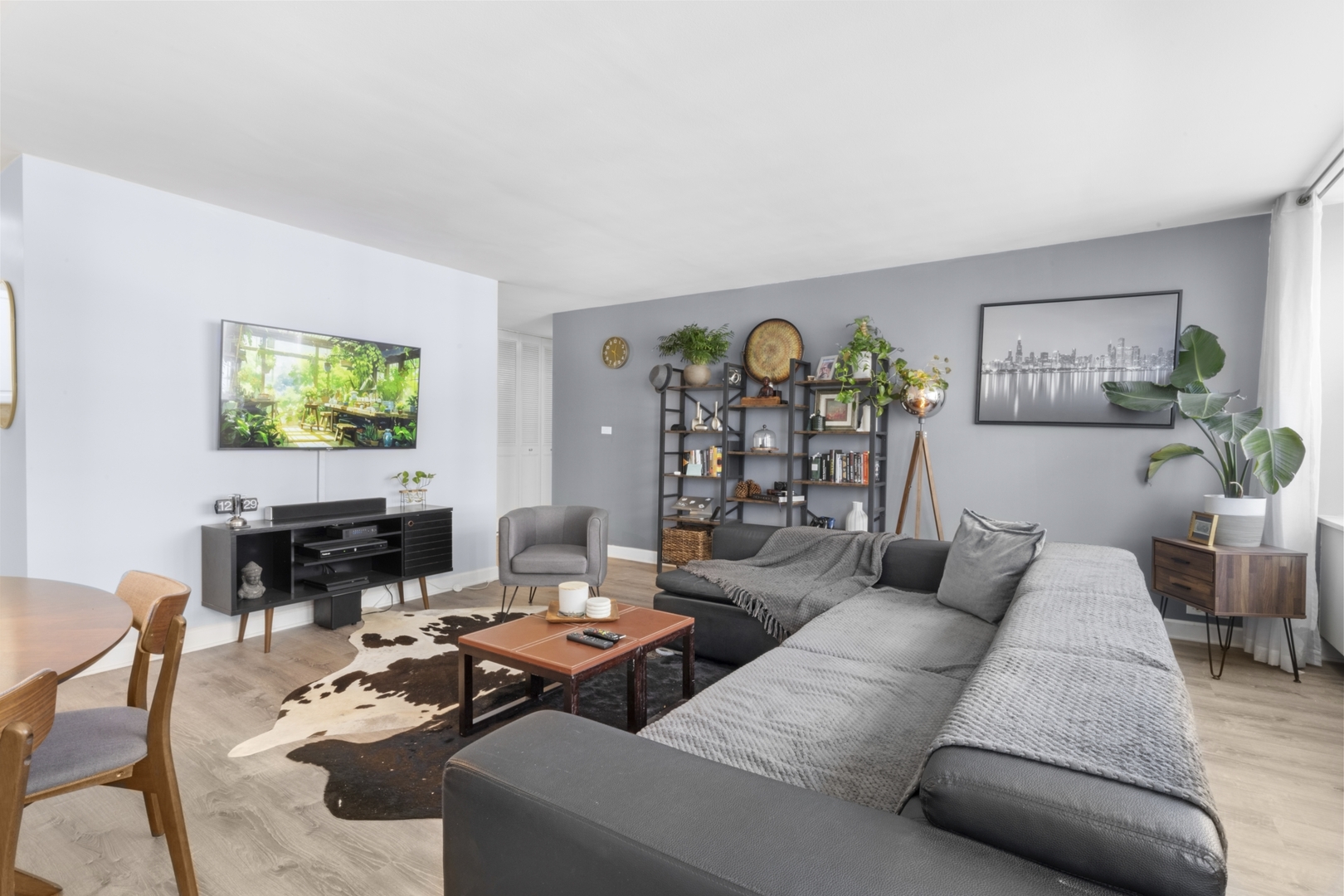 4250 N MARINE Drive Unit: 2113