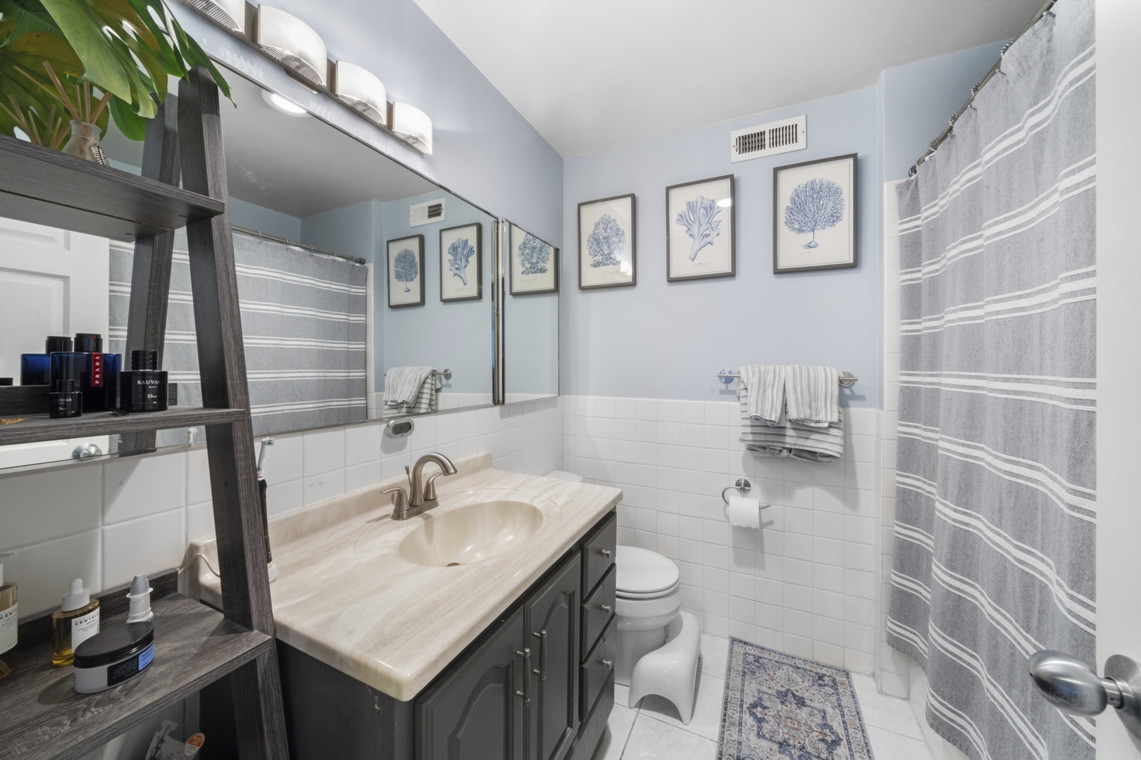 4250 N MARINE Drive Unit: 2113