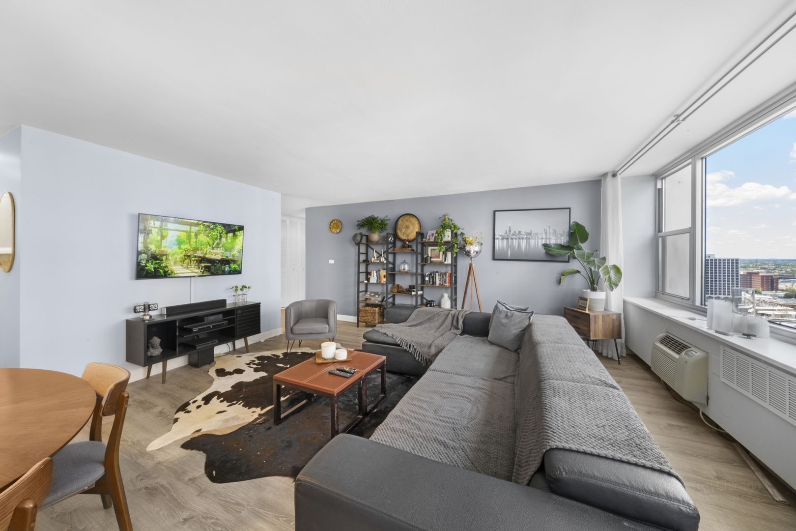 4250 N MARINE Drive Unit: 2113