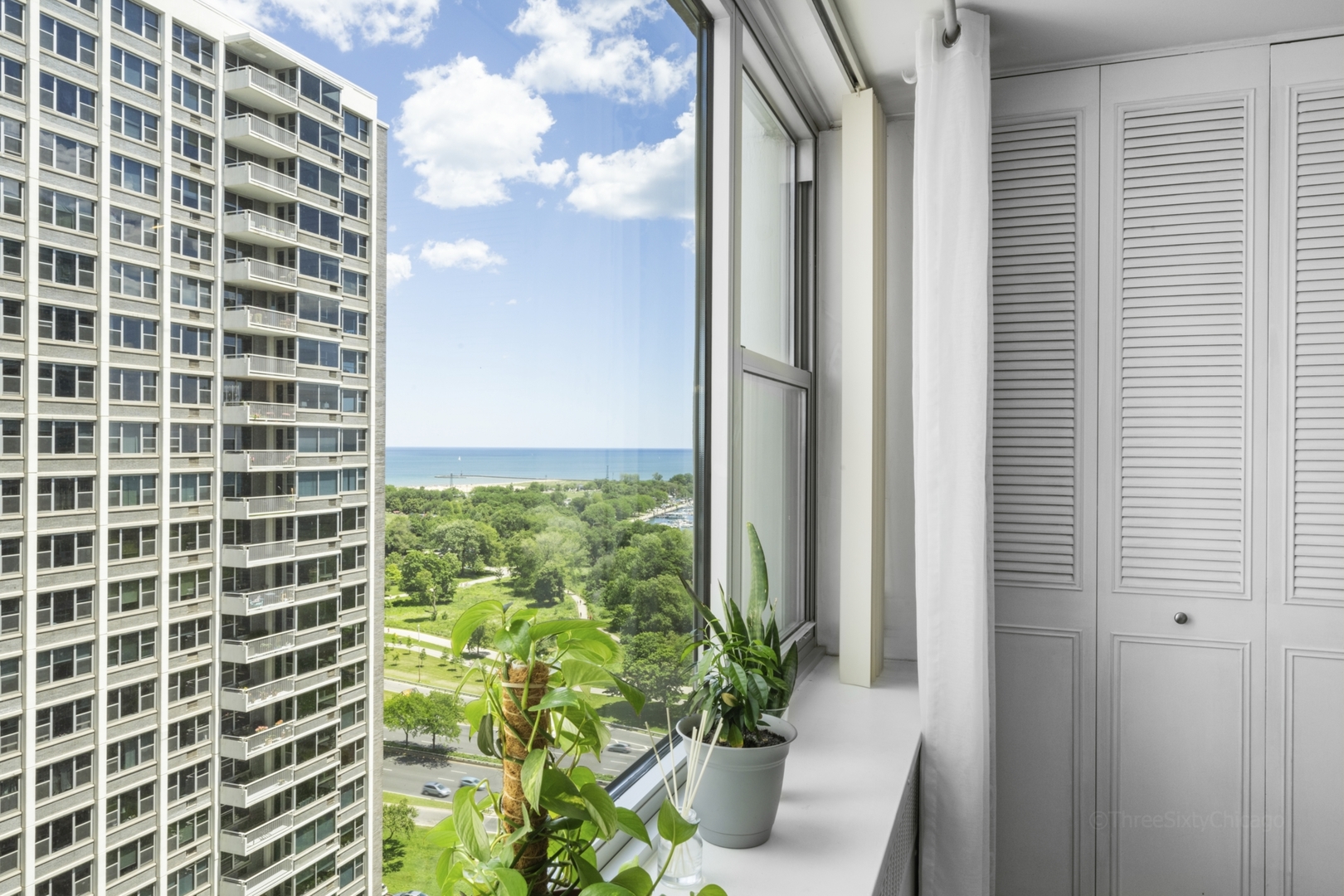 4250 N MARINE Drive Unit: 2113