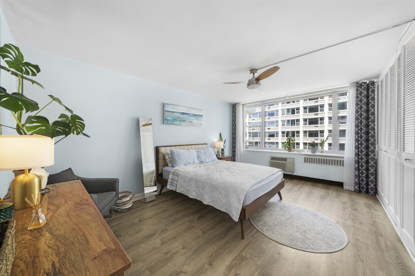 4250 N MARINE Drive Unit: 2113