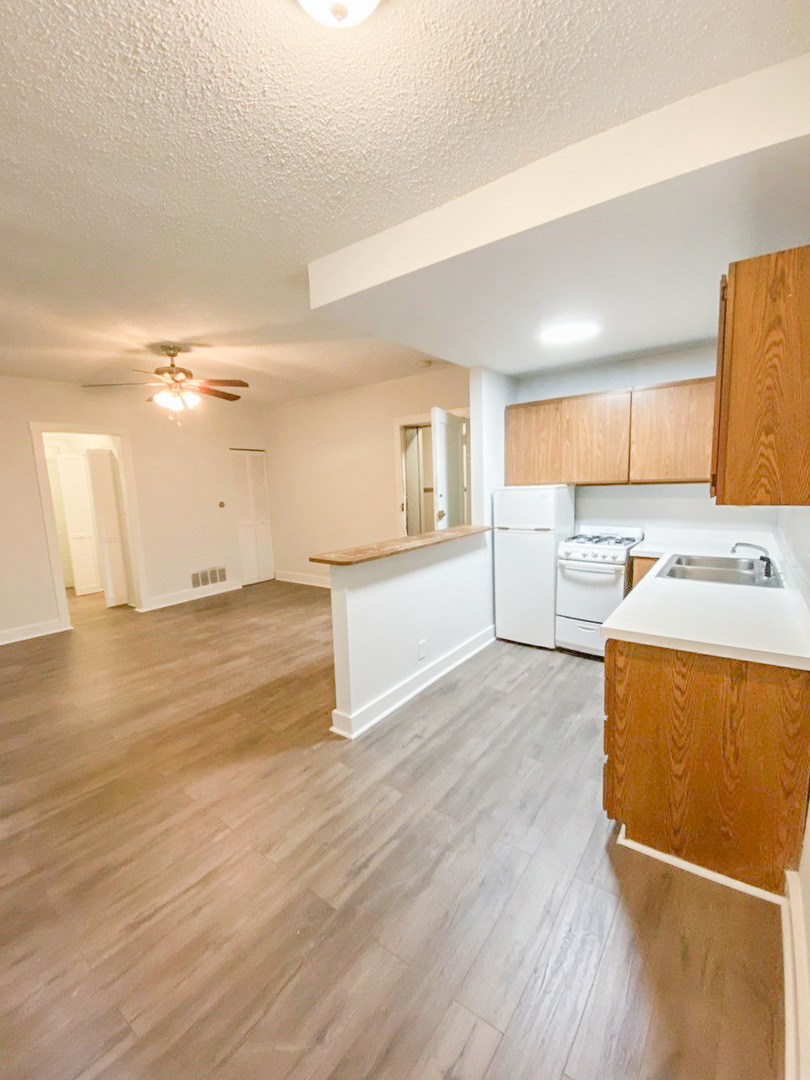 3727 N Pine Grove Avenue Unit: 101