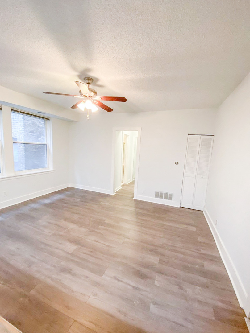 3727 N Pine Grove Avenue Unit: 101