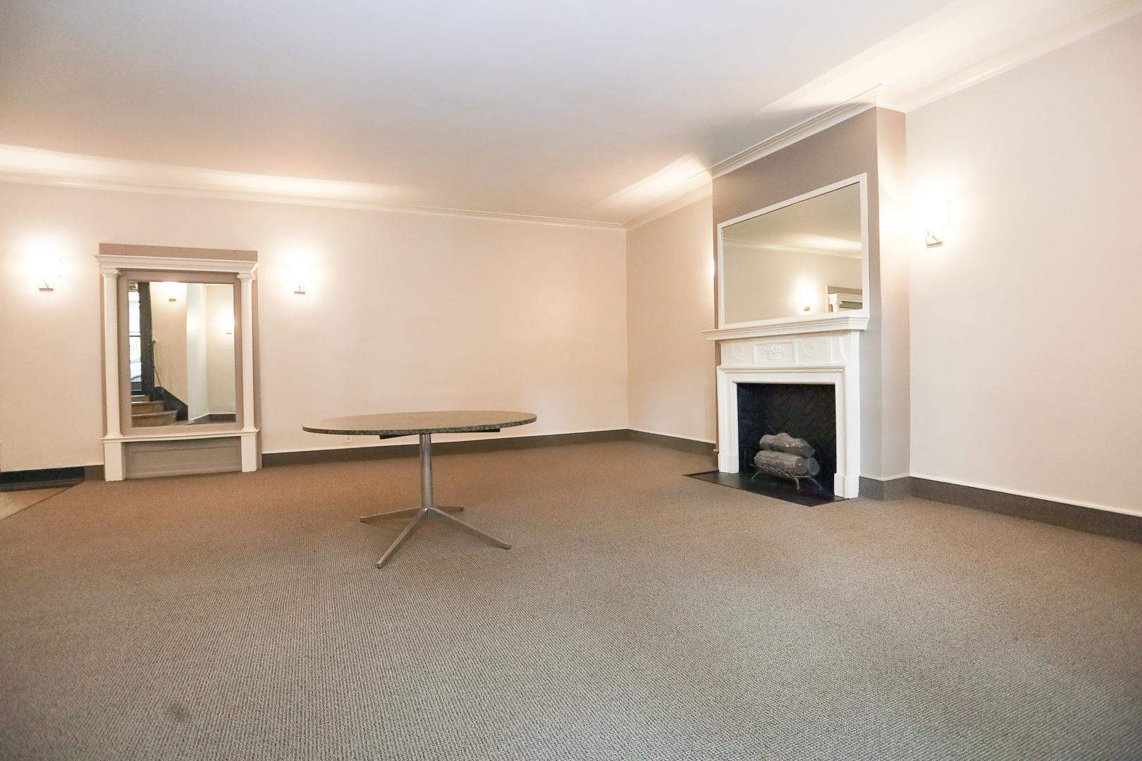 3727 N Pine Grove Avenue Unit: 101