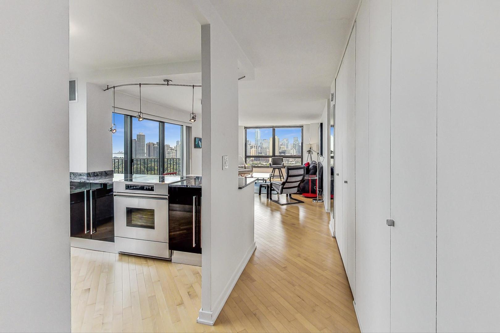 2020 N Lincoln Park West Unit: 18G