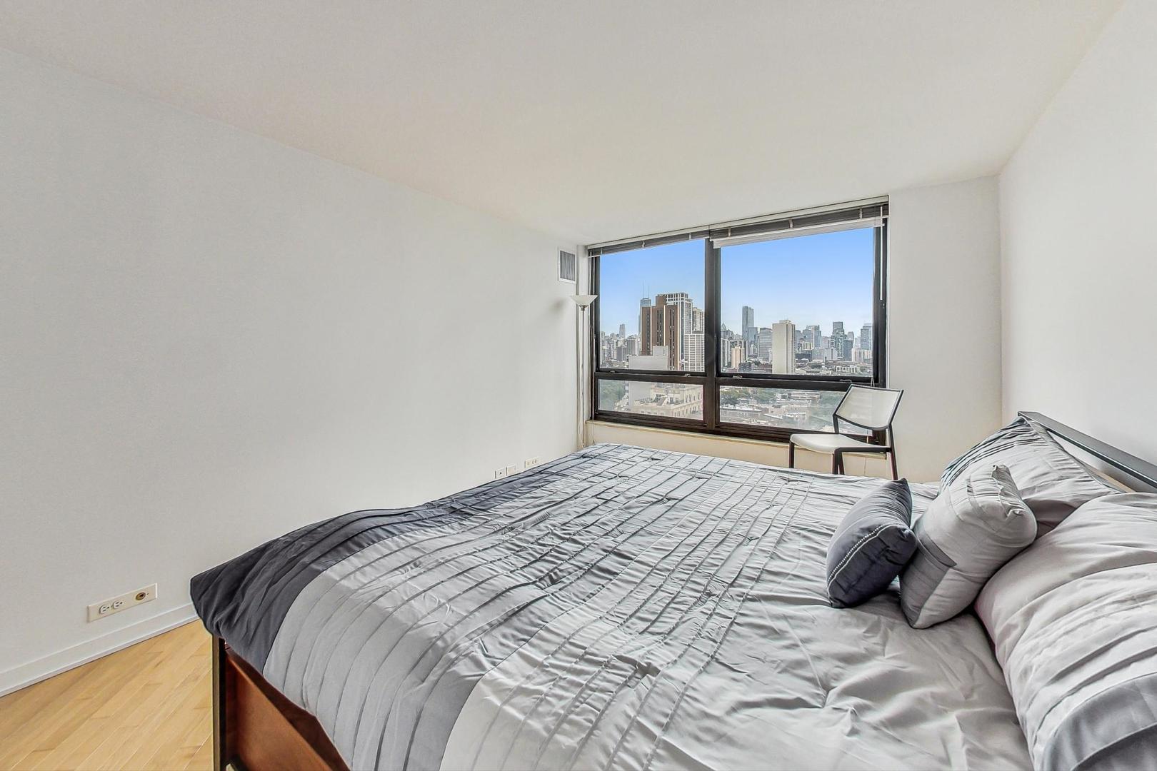 2020 N Lincoln Park West Unit: 18G
