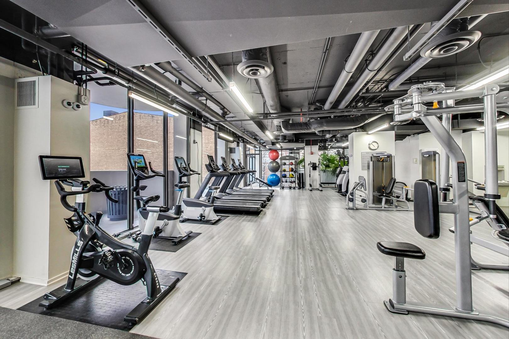 2020 N Lincoln Park West Unit: 18G