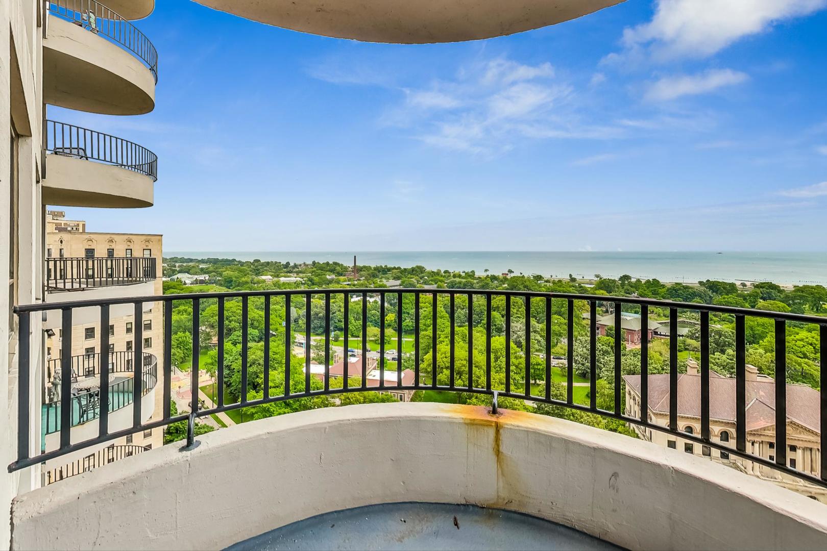 2020 N Lincoln Park West Unit: 18G