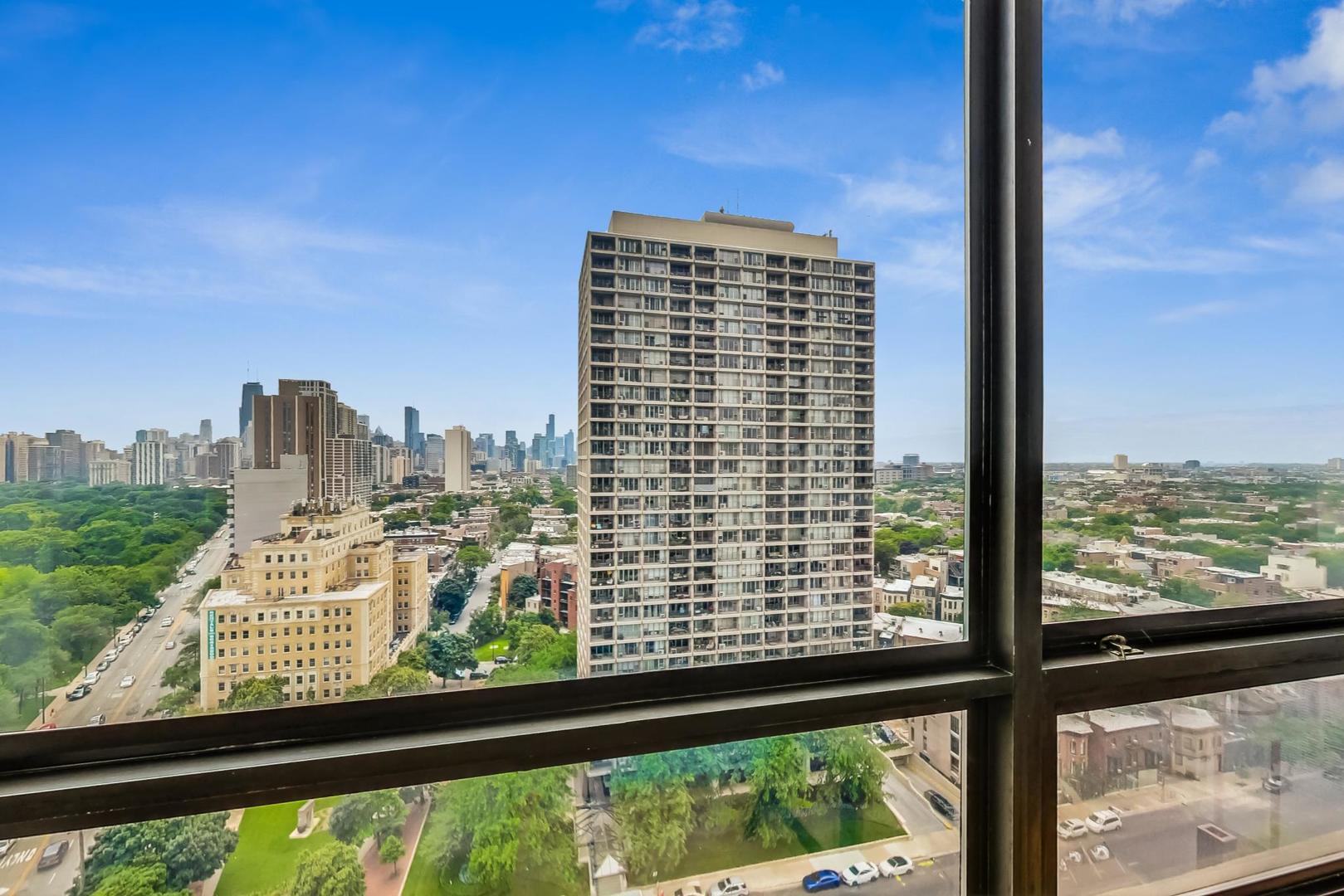 2020 N Lincoln Park West Unit: 18G