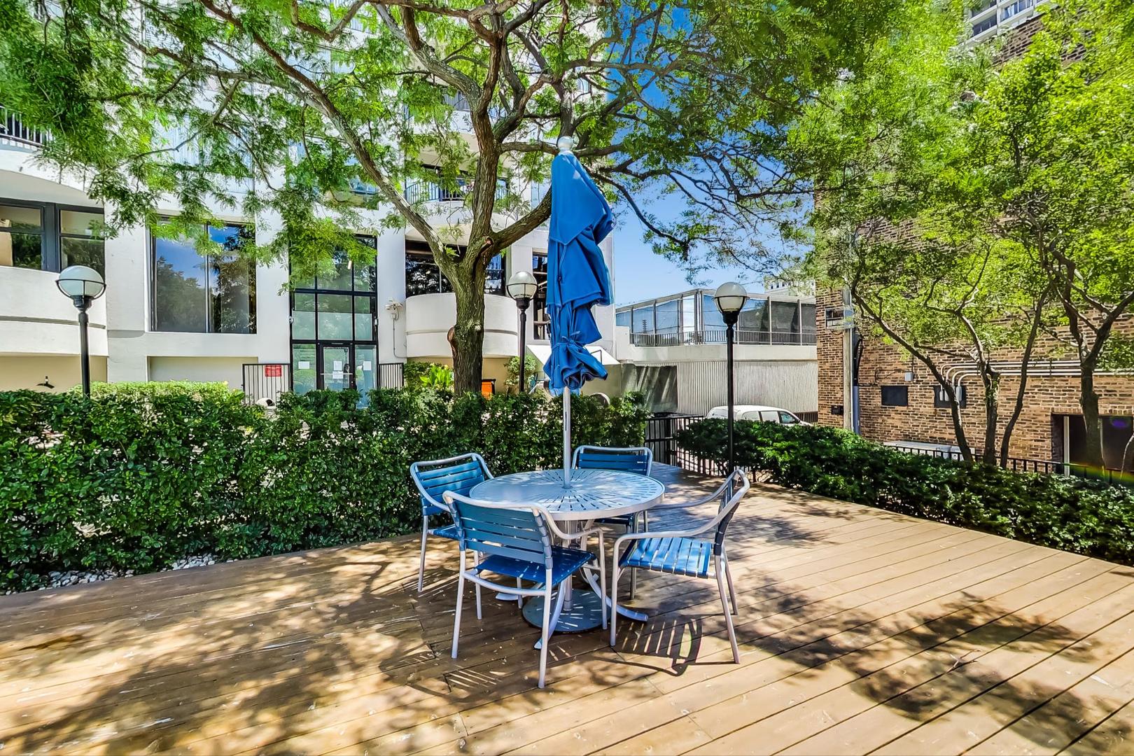 2020 N Lincoln Park West Unit: 18G
