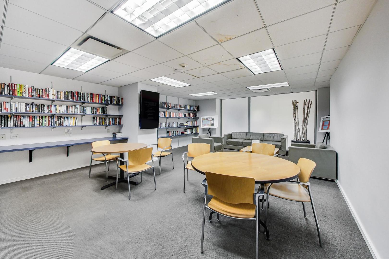 2020 N Lincoln Park West Unit: 18G