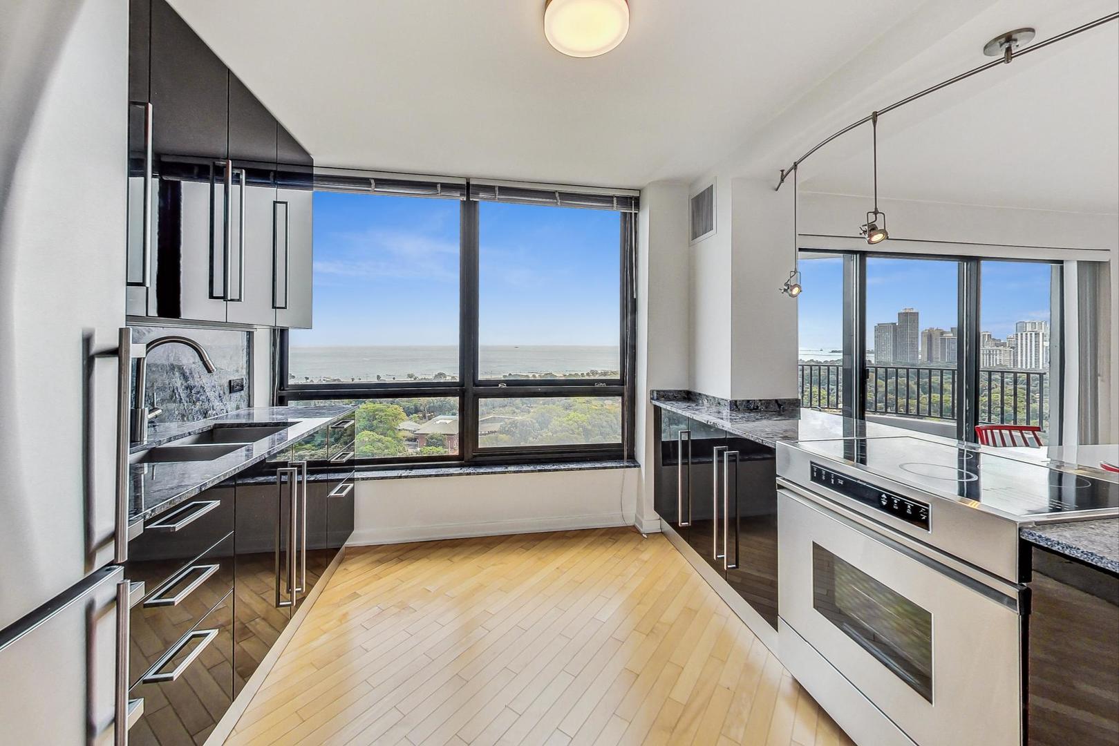 2020 N Lincoln Park West Unit: 18G