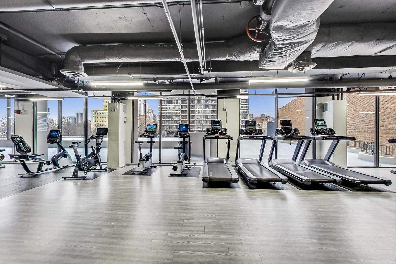 2020 N Lincoln Park West Unit: 18G