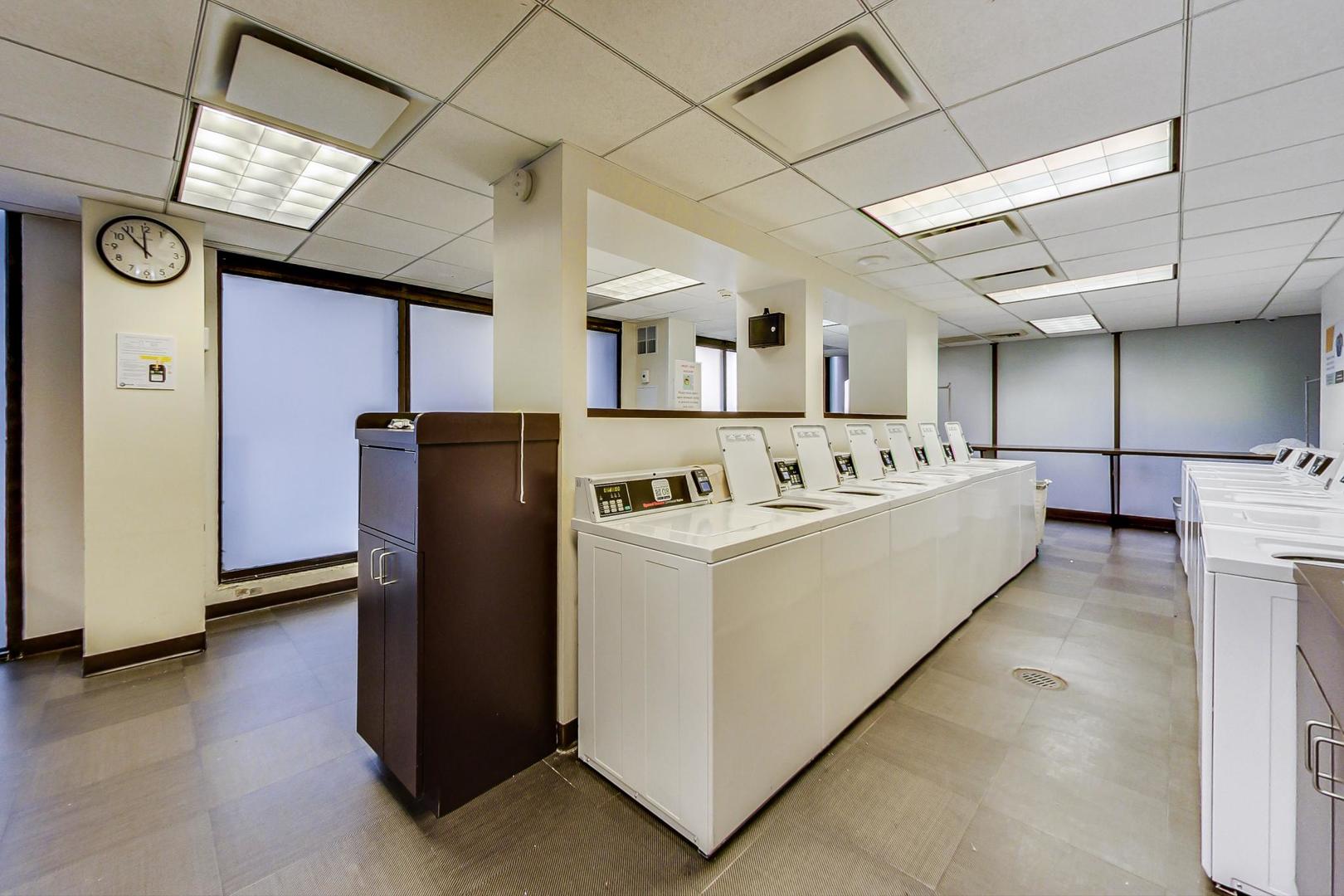 2020 N Lincoln Park West Unit: 18G
