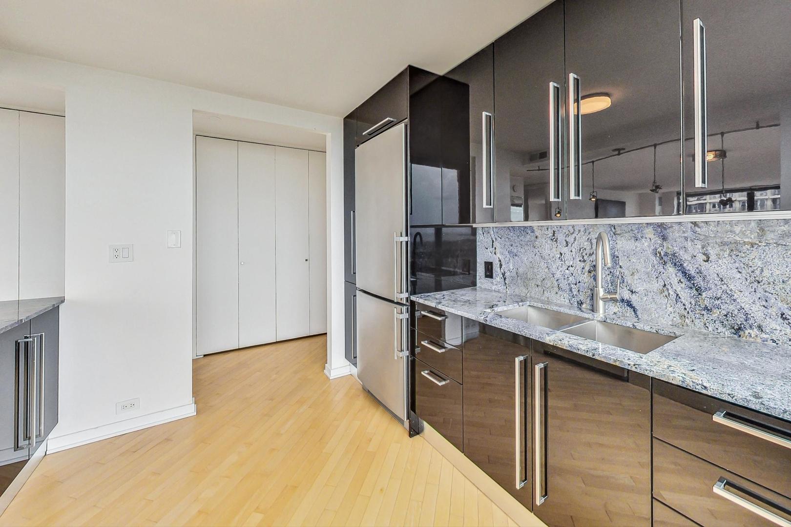 2020 N Lincoln Park West Unit: 18G