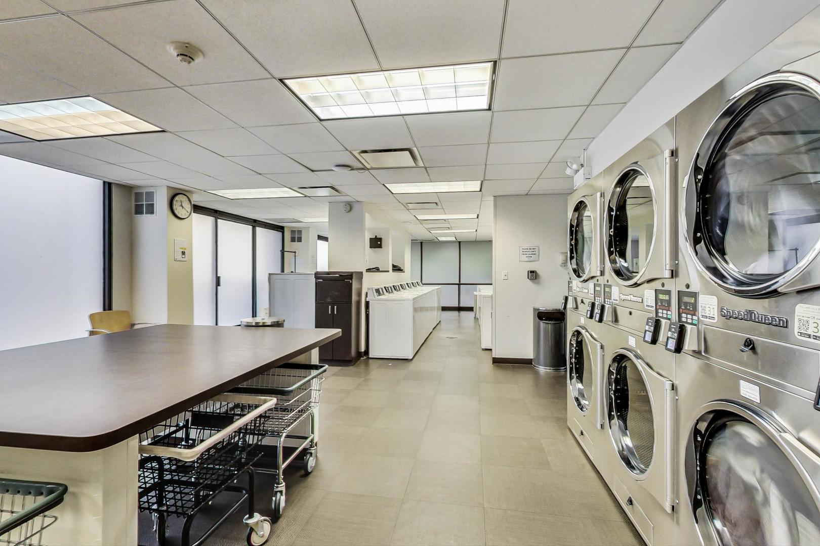 2020 N Lincoln Park West Unit: 18G