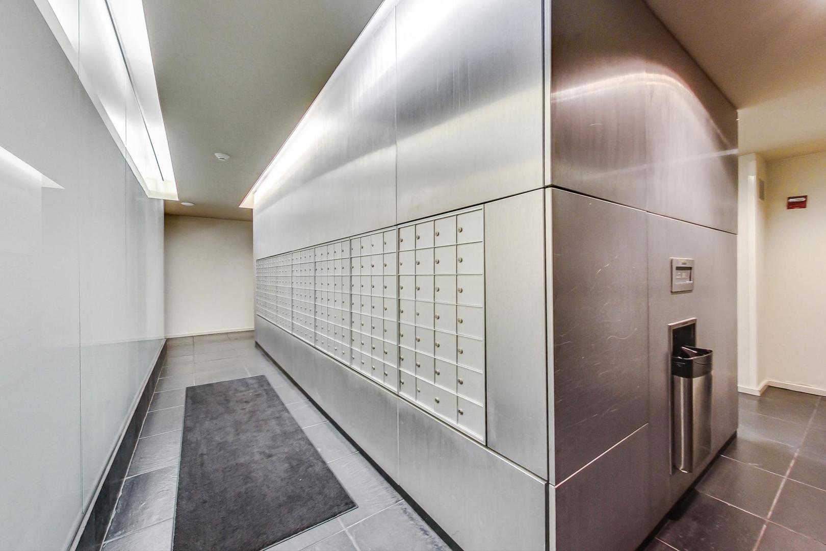 2020 N Lincoln Park West Unit: 18G