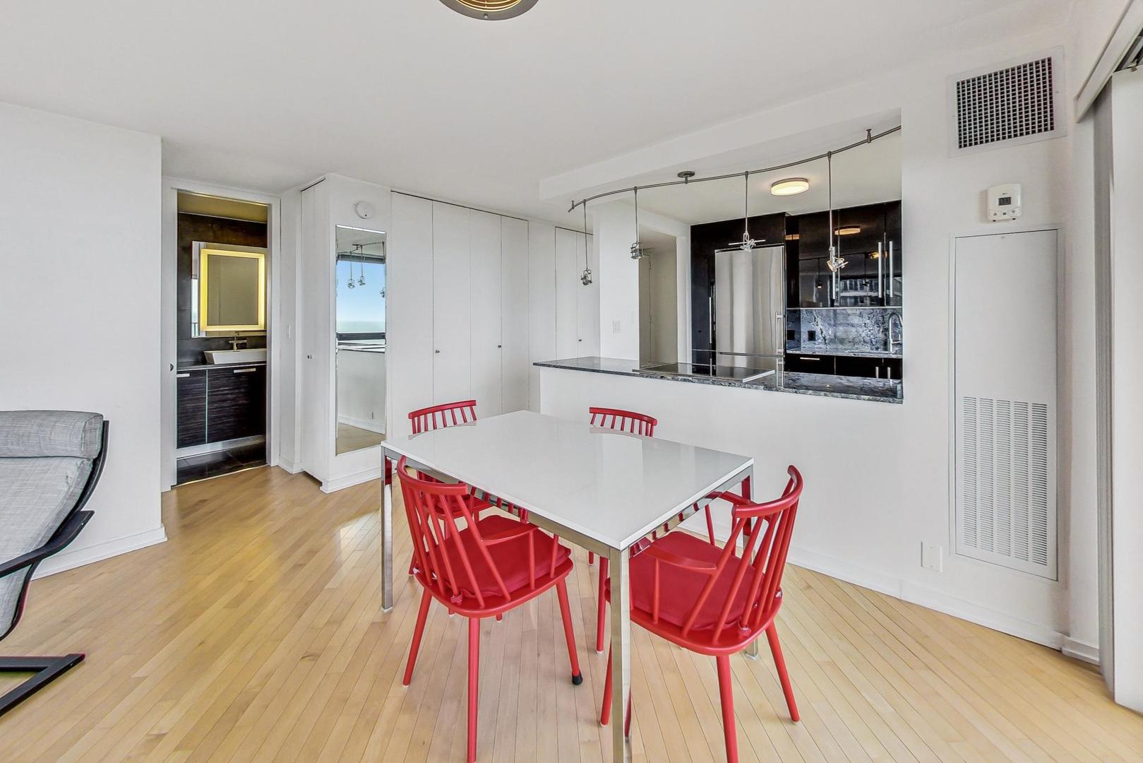 2020 N Lincoln Park West Unit: 18G