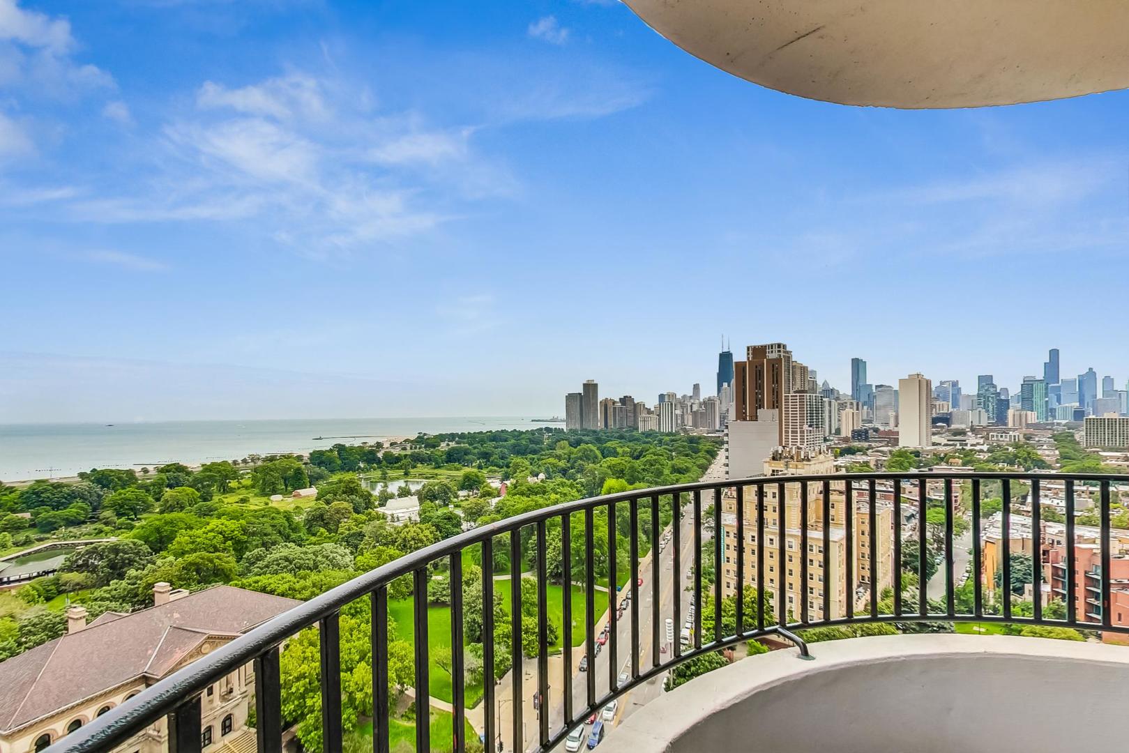 2020 N Lincoln Park West Unit: 18G