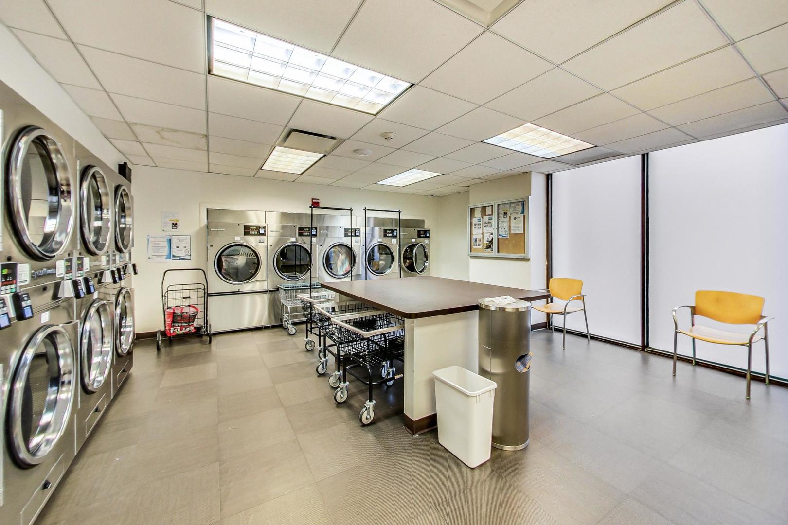 2020 N Lincoln Park West Unit: 18G