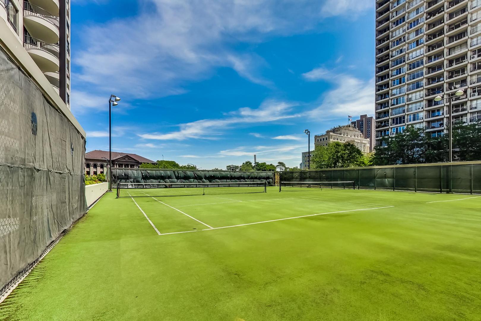 2020 N Lincoln Park West Unit: 18G