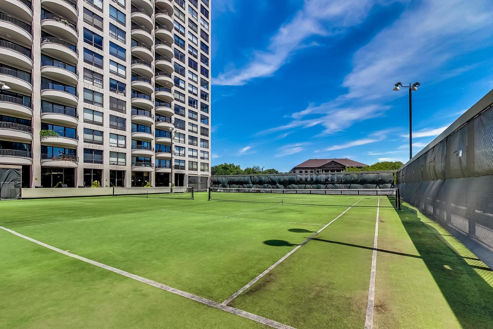 2020 N Lincoln Park West Unit: 18G