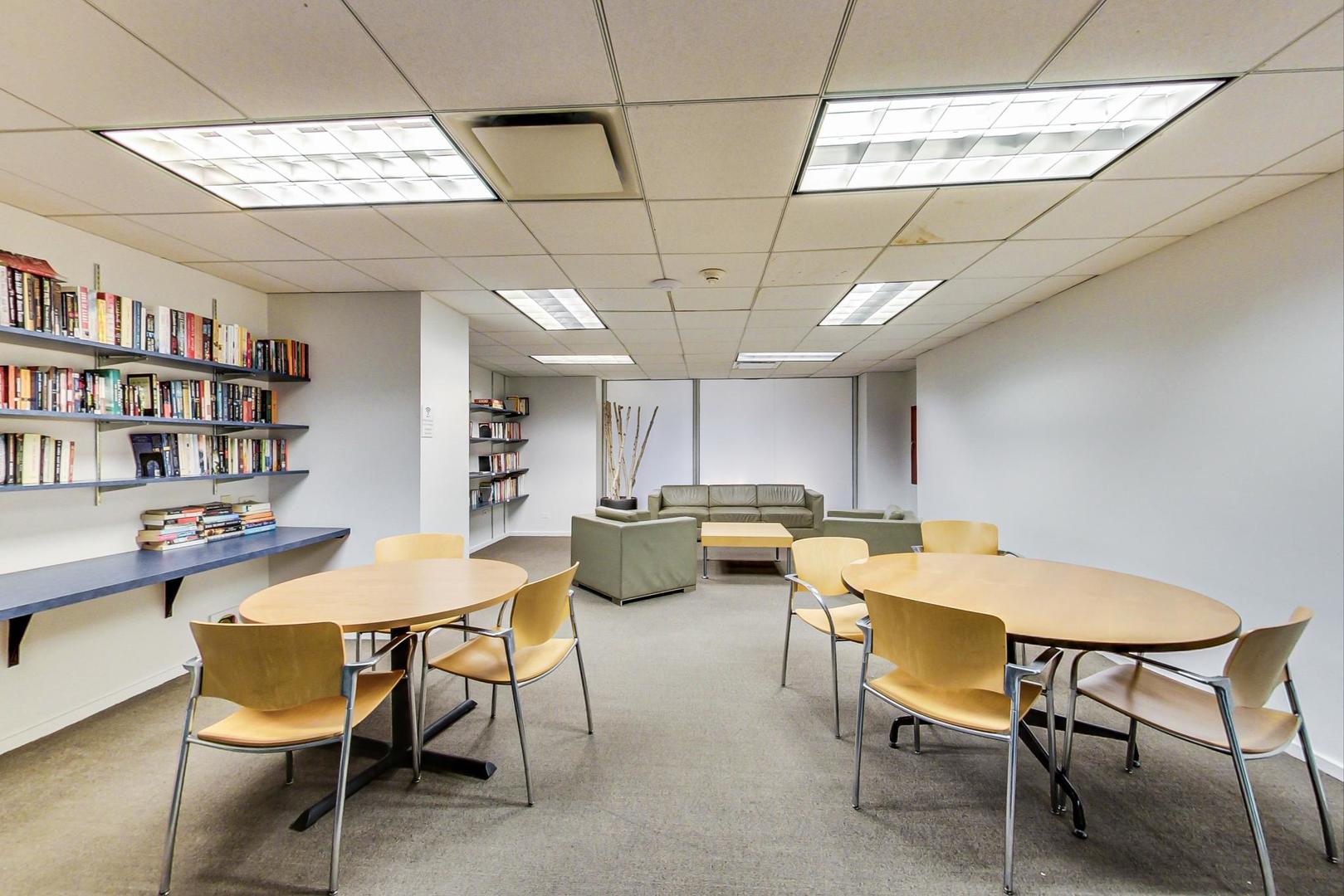 2020 N Lincoln Park West Unit: 18G