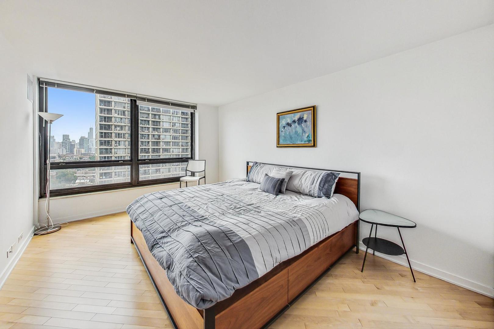 2020 N Lincoln Park West Unit: 18G
