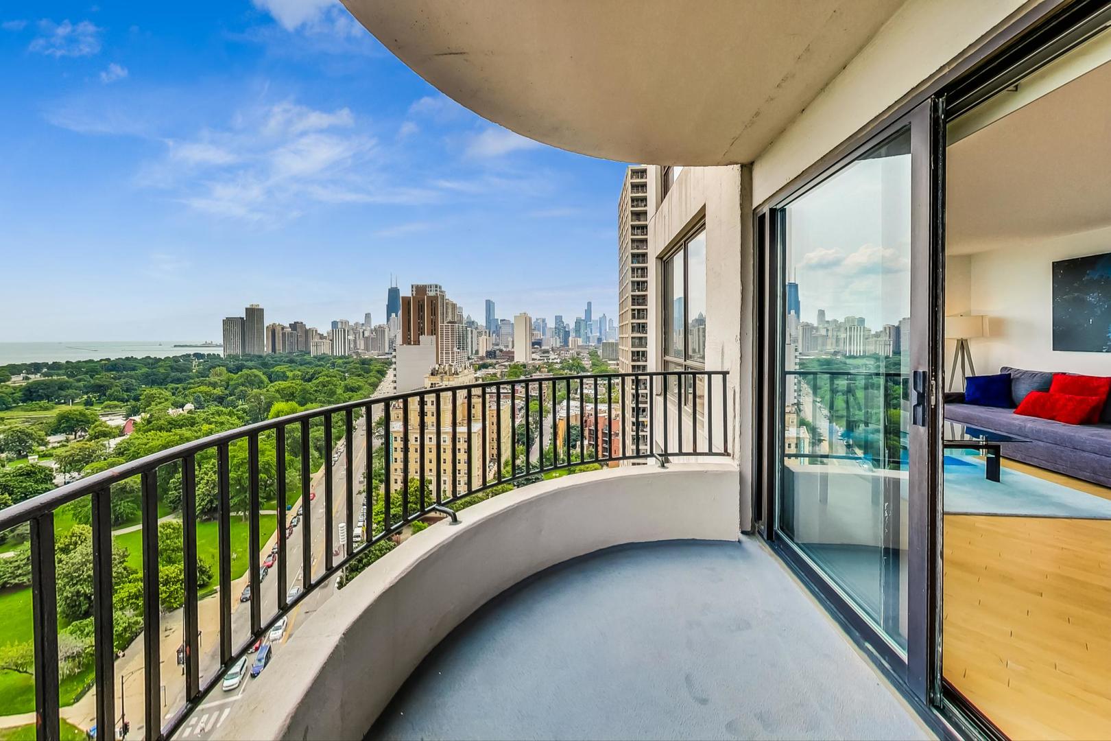 2020 N Lincoln Park West Unit: 18G