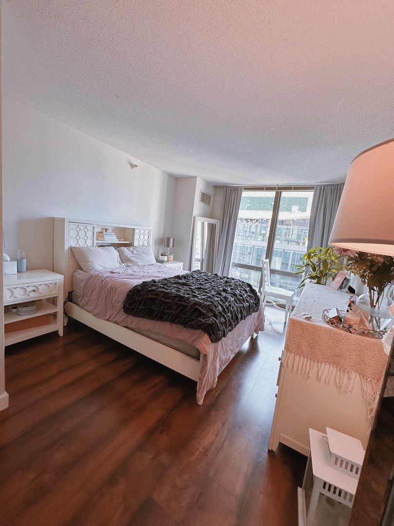 2 E ERIE Street Unit: 2406