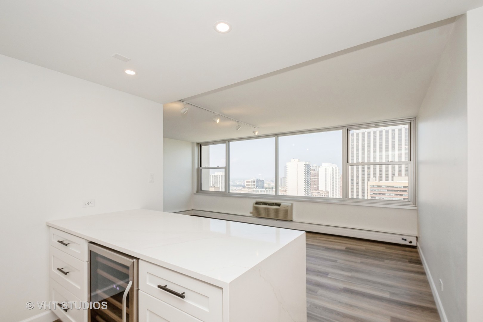 336 W Wellington Avenue Unit: 2502